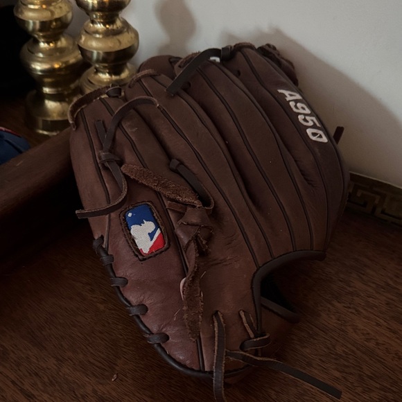 Wilson Other - Wilson A950 Classic Brown Leather Glove